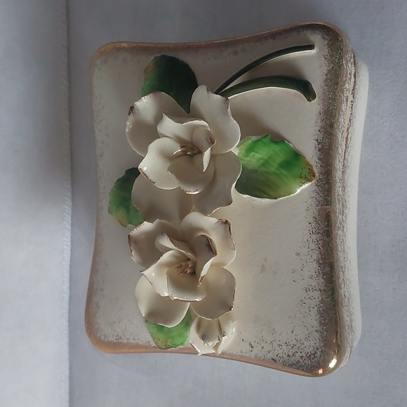 Other - Vintage ceramic trinket box with lid flowers floral
